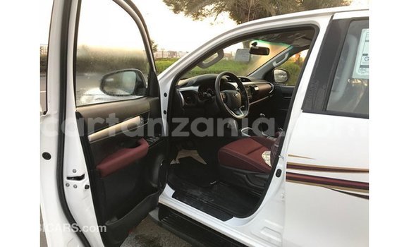 Nunua Imported Toyota Hilux Nyeupe Gari ndani ya Import - Dubai nchini Arusha Nunua Imported Toyota Hilux Nyeupe Gari ndani ya Import - Dubai nchini Arusha