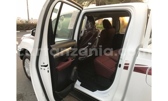 Nunua Imported Toyota Hilux Nyeupe Gari ndani ya Import - Dubai nchini Arusha Nunua Imported Toyota Hilux Nyeupe Gari ndani ya Import - Dubai nchini Arusha