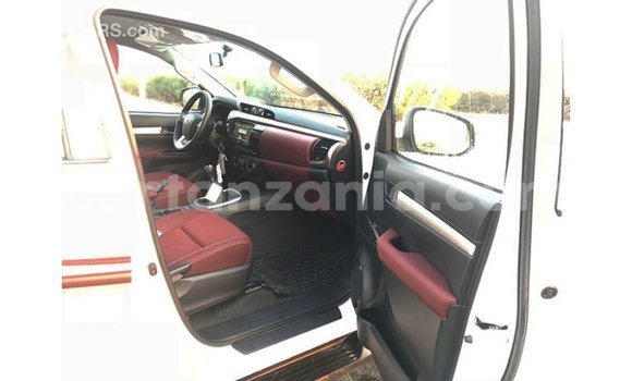 Nunua Imported Toyota Hilux Nyeupe Gari ndani ya Import - Dubai nchini Arusha Nunua Imported Toyota Hilux Nyeupe Gari ndani ya Import - Dubai nchini Arusha