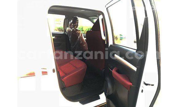Nunua Imported Toyota Hilux Nyeupe Gari ndani ya Import - Dubai nchini Arusha Nunua Imported Toyota Hilux Nyeupe Gari ndani ya Import - Dubai nchini Arusha