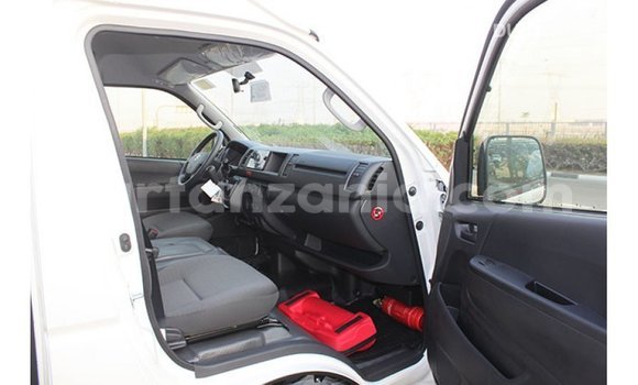 Nunua Imported Toyota Hiace Nyeupe Gari ndani ya Import - Dubai nchini Arusha Nunua Imported Toyota Hiace Nyeupe Gari ndani ya Import - Dubai nchini Arusha