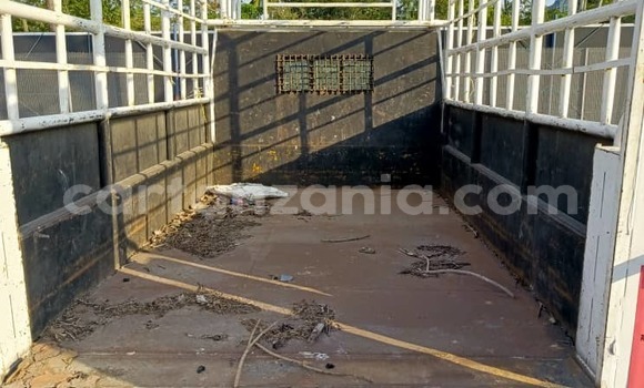 Nunua Ilio tumika Mitsubishi Fuso Fighter Nyeupe Lori ndani ya Dar es Salaam nchini Dar es Salaam Nunua Ilio tumika Mitsubishi Fuso Fighter Nyeupe Lori ndani ya Dar es Salaam nchini Dar es Salaam