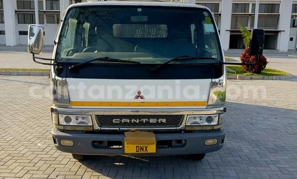 Nunua Ilio tumika Mitsubishi Fuso Fighter Nyeupe Lori ndani ya Dar es Salaam nchini Dar es Salaam Nunua Ilio tumika Mitsubishi Fuso Fighter Nyeupe Lori ndani ya Dar es Salaam nchini Dar es Salaam