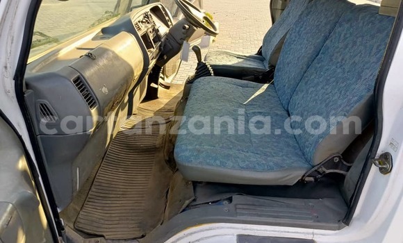 Nunua Ilio tumika Mitsubishi Fuso Fighter Nyeupe Lori ndani ya Dar es Salaam nchini Dar es Salaam Nunua Ilio tumika Mitsubishi Fuso Fighter Nyeupe Lori ndani ya Dar es Salaam nchini Dar es Salaam