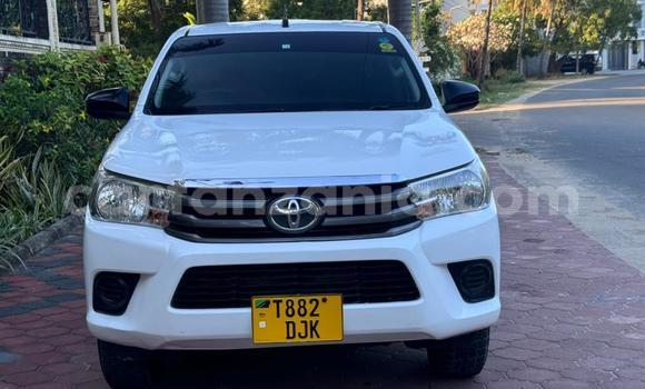 Nunua Ilio tumika Toyota Hilux Nyeupe Gari ndani ya Ilala nchini Dar es Salaam Nunua Ilio tumika Toyota Hilux Nyeupe Gari ndani ya Ilala nchini Dar es Salaam