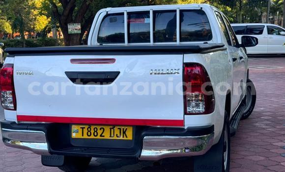 Nunua Ilio tumika Toyota Hilux Nyeupe Gari ndani ya Ilala nchini Dar es Salaam Nunua Ilio tumika Toyota Hilux Nyeupe Gari ndani ya Ilala nchini Dar es Salaam