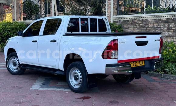 Nunua Ilio tumika Toyota Hilux Nyeupe Gari ndani ya Ilala nchini Dar es Salaam Nunua Ilio tumika Toyota Hilux Nyeupe Gari ndani ya Ilala nchini Dar es Salaam