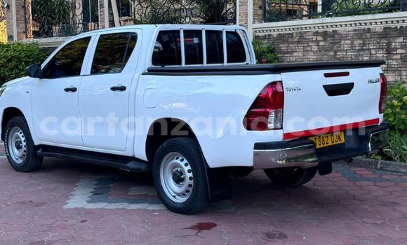 Nunua Ilio tumika Toyota Hilux Nyeupe Gari ndani ya Ilala nchini Dar es Salaam Nunua Ilio tumika Toyota Hilux Nyeupe Gari ndani ya Ilala nchini Dar es Salaam