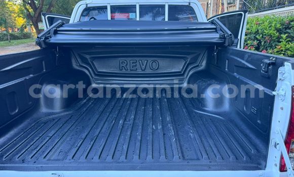 Nunua Ilio tumika Toyota Hilux Nyeupe Gari ndani ya Ilala nchini Dar es Salaam Nunua Ilio tumika Toyota Hilux Nyeupe Gari ndani ya Ilala nchini Dar es Salaam