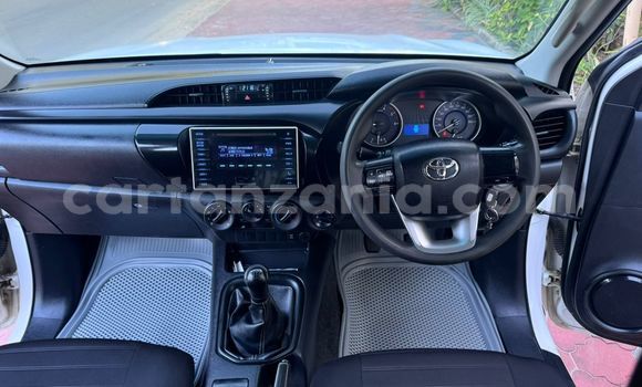 Nunua Ilio tumika Toyota Hilux Nyeupe Gari ndani ya Ilala nchini Dar es Salaam Nunua Ilio tumika Toyota Hilux Nyeupe Gari ndani ya Ilala nchini Dar es Salaam