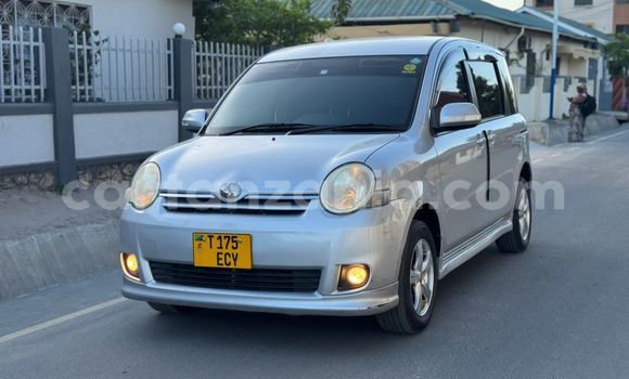 Nunua Ilio tumika Toyota Sienta Fedha Gari ndani ya Dar es Salaam nchini Dar es Salaam