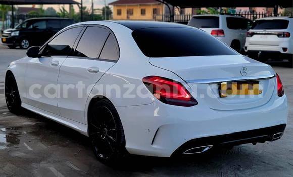 Nunua Ilio tumika Mercedes‒Benz C–Class Nyeupe Gari ndani ya Dar es Salaam nchini Dar es Salaam Nunua Ilio tumika Mercedes‒Benz C–Class Nyeupe Gari ndani ya Dar es Salaam nchini Dar es Salaam