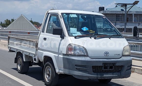 Buy Import Toyota LITEACE White Truck in Dar es Salaam in Dar es Salaam