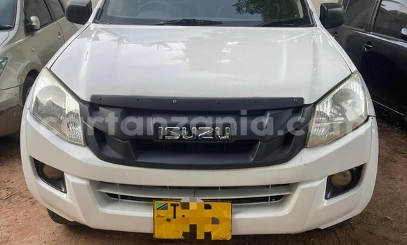 Nunua Ilio tumika Isuzu D–MAX Nyeupe Gari ndani ya Dar es Salaam nchini Dar es Salaam