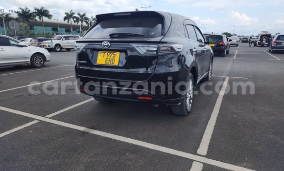 Nunua Ilio tumika Toyota Harrier Nyeusi Gari ndani ya Dar es Salaam nchini Dar es Salaam