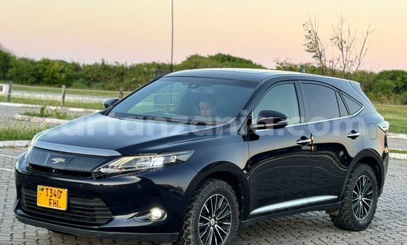 Nunua Ilio tumika Toyota Harrier Nyeusi Gari ndani ya Dar es Salaam nchini Dar es Salaam