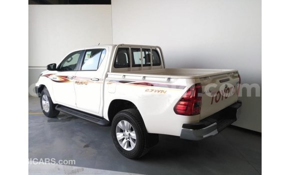 Nunua Imported Toyota Hilux Nyeupe Gari ndani ya Import - Dubai nchini Arusha Nunua Imported Toyota Hilux Nyeupe Gari ndani ya Import - Dubai nchini Arusha