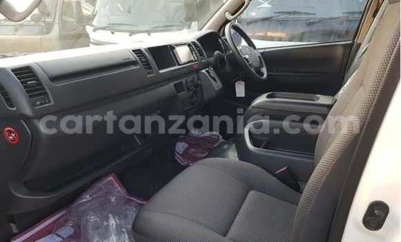 Nunua Ilio tumika Toyota Hiace Nyeupe Gari ndani ya Kigoma nchini Kigoma Nunua Ilio tumika Toyota Hiace Nyeupe Gari ndani ya Kigoma nchini Kigoma