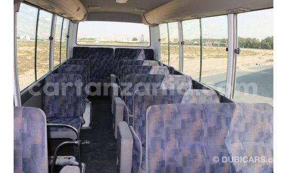 Buy Import Nissan Evalia White Truck in Import - Dubai in Arusha Buy Import Nissan Evalia White Truck in Import - Dubai in Arusha