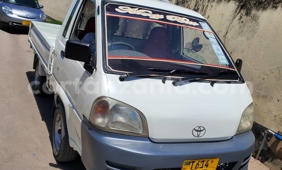 Buy Used Toyota LiteAce White Car in Dar es Salaam in Dar es Salaam