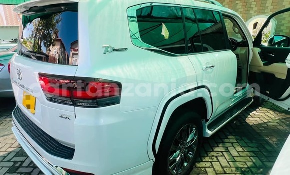 Buy Used Toyota Land Cruiser White Car in Dar es Salaam in Dar es Salaam Buy Used Toyota Land Cruiser White Car in Dar es Salaam in Dar es Salaam