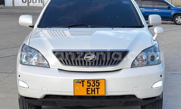 Buy Used Toyota Harrier White Car in Dar es Salaam in Dar es Salaam