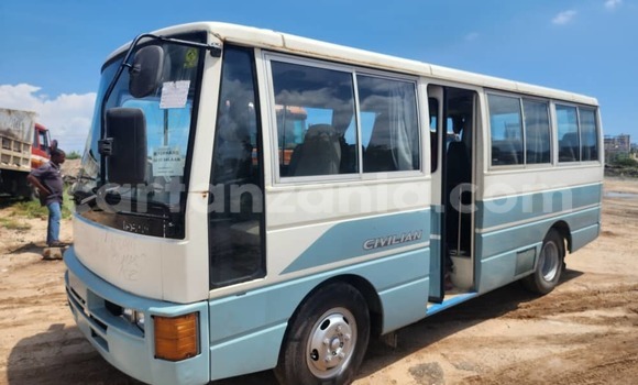 Nunua Imported Nissan Cima Nyeupe Gari ndani ya Dar es Salaam nchini Dar es Salaam Nunua Imported Nissan Cima Nyeupe Gari ndani ya Dar es Salaam nchini Dar es Salaam