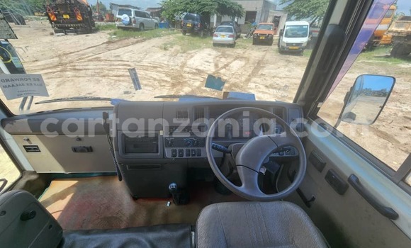 Nunua Imported Nissan Cima Nyeupe Gari ndani ya Dar es Salaam nchini Dar es Salaam Nunua Imported Nissan Cima Nyeupe Gari ndani ya Dar es Salaam nchini Dar es Salaam