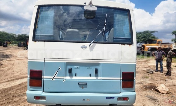 Nunua Imported Nissan Cima Nyeupe Gari ndani ya Dar es Salaam nchini Dar es Salaam Nunua Imported Nissan Cima Nyeupe Gari ndani ya Dar es Salaam nchini Dar es Salaam