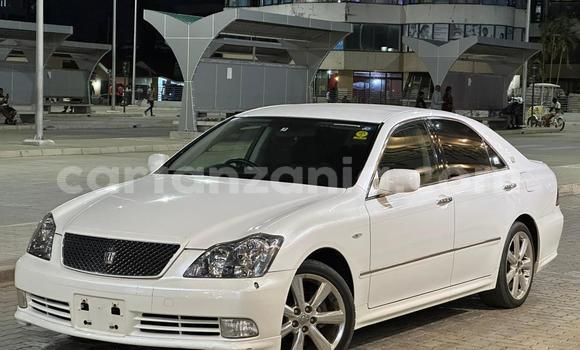 Buy Used Toyota Crown White Car in Dar es Salaam in Dar es Salaam Buy Used Toyota Crown White Car in Dar es Salaam in Dar es Salaam