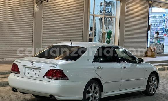 Buy Used Toyota Crown White Car in Dar es Salaam in Dar es Salaam Buy Used Toyota Crown White Car in Dar es Salaam in Dar es Salaam