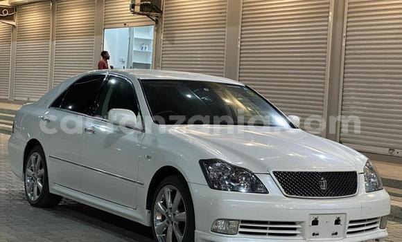 Buy Used Toyota Crown White Car in Dar es Salaam in Dar es Salaam Buy Used Toyota Crown White Car in Dar es Salaam in Dar es Salaam