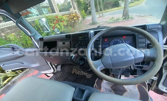 Nunua Ilio tumika Mitsubishi Colt Nyeupe Gari ndani ya Ilala nchini Dar es Salaam Nunua Ilio tumika Mitsubishi Colt Nyeupe Gari ndani ya Ilala nchini Dar es Salaam