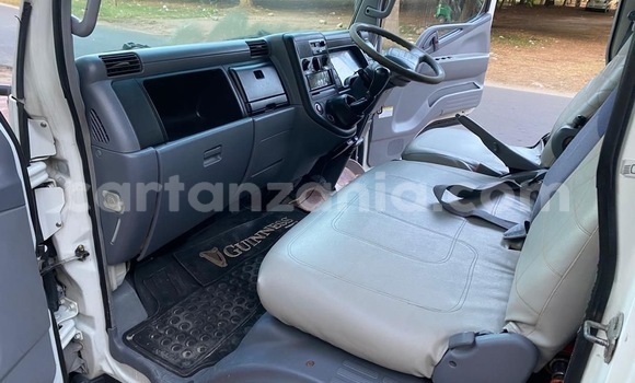 Nunua Ilio tumika Mitsubishi Colt Nyeupe Gari ndani ya Ilala nchini Dar es Salaam Nunua Ilio tumika Mitsubishi Colt Nyeupe Gari ndani ya Ilala nchini Dar es Salaam