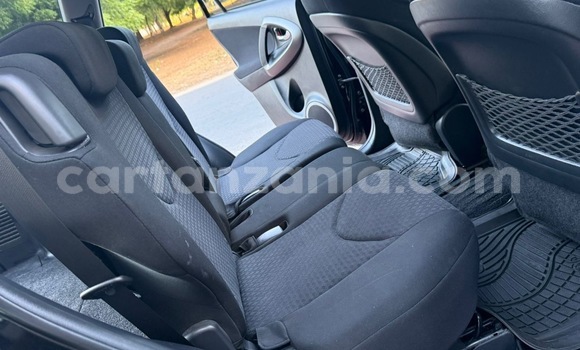 Nunua Ilio tumika Toyota Vanguard Nyeusi Gari ndani ya Ilala nchini Dar es Salaam Nunua Ilio tumika Toyota Vanguard Nyeusi Gari ndani ya Ilala nchini Dar es Salaam