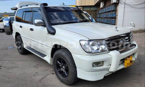 Nunua Ilio tumika Toyota Land Cruiser Nyeupe Gari ndani ya Dar es Salaam nchini Dar es Salaam