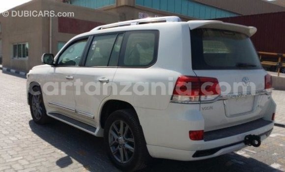 Buy Import Toyota Land Cruiser White Car in Import - Dubai in Arusha Buy Import Toyota Land Cruiser White Car in Import - Dubai in Arusha