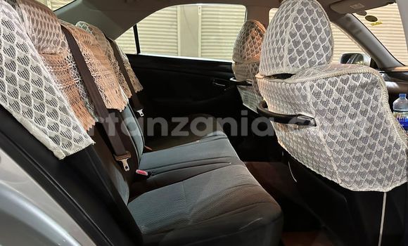Nunua Imported Toyota Crown Fedha Gari ndani ya Dar es Salaam nchini Dar es Salaam Nunua Imported Toyota Crown Fedha Gari ndani ya Dar es Salaam nchini Dar es Salaam