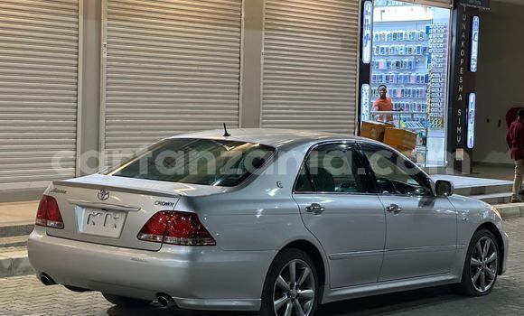 Nunua Imported Toyota Crown Fedha Gari ndani ya Dar es Salaam nchini Dar es Salaam Nunua Imported Toyota Crown Fedha Gari ndani ya Dar es Salaam nchini Dar es Salaam