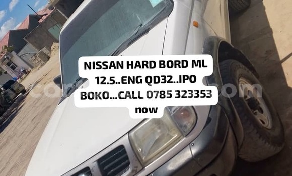 Nunua Ilio tumika Nissan Hardbody Nyeupe Gari ndani ya Dar es Salaam nchini Dar es Salaam
