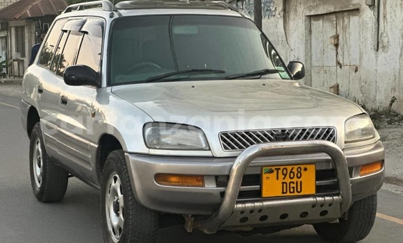 Nunua Ilio tumika Toyota RAV4 Fedha Gari ndani ya Dar es Salaam nchini Dar es Salaam
