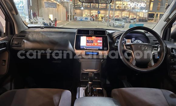 Nunua Imported Toyota Land Cruiser Prado Nyeupe Gari ndani ya Dar es Salaam nchini Dar es Salaam Nunua Imported Toyota Land Cruiser Prado Nyeupe Gari ndani ya Dar es Salaam nchini Dar es Salaam