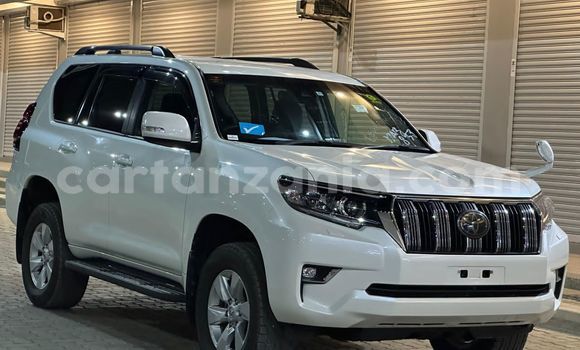 Nunua Imported Toyota Land Cruiser Prado Nyeupe Gari ndani ya Dar es Salaam nchini Dar es Salaam Nunua Imported Toyota Land Cruiser Prado Nyeupe Gari ndani ya Dar es Salaam nchini Dar es Salaam