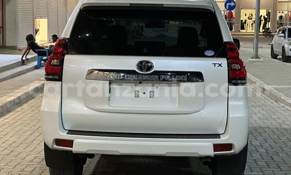 Nunua Imported Toyota Land Cruiser Prado Nyeupe Gari ndani ya Dar es Salaam nchini Dar es Salaam Nunua Imported Toyota Land Cruiser Prado Nyeupe Gari ndani ya Dar es Salaam nchini Dar es Salaam