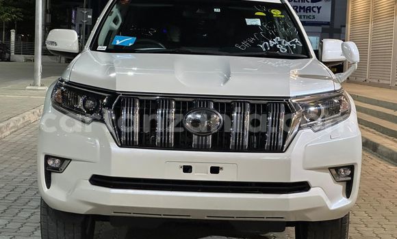 Nunua Imported Toyota Land Cruiser Prado Nyeupe Gari ndani ya Dar es Salaam nchini Dar es Salaam Nunua Imported Toyota Land Cruiser Prado Nyeupe Gari ndani ya Dar es Salaam nchini Dar es Salaam
