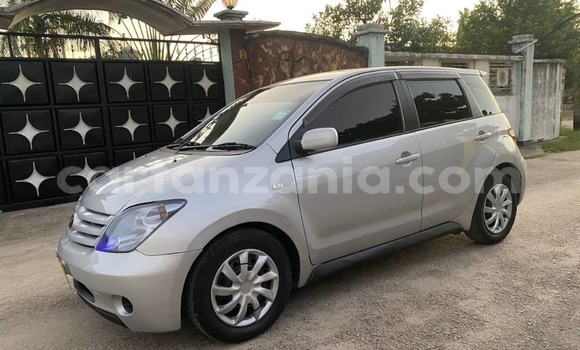 Buy Used Toyota IST Silver Car in Dar es Salaam in Dar es Salaam Buy Used Toyota IST Silver Car in Dar es Salaam in Dar es Salaam