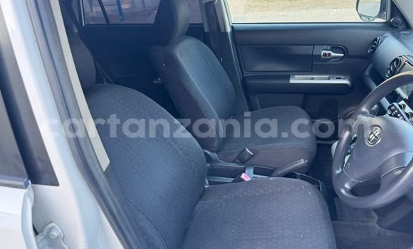 Nunua Imported Toyota Corolla Rumion Nyeupe Gari ndani ya Dar es Salaam nchini Dar es Salaam