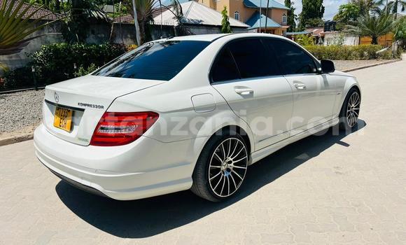 Nunua Ilio tumika Mercedes-Benz C-Classe Nyeupe Gari ndani ya Dar es Salaam nchini Dar es Salaam Nunua Ilio tumika Mercedes-Benz C-Classe Nyeupe Gari ndani ya Dar es Salaam nchini Dar es Salaam