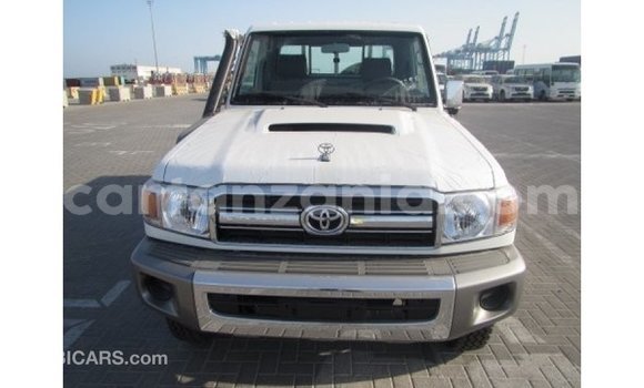 Buy Import Toyota Land Cruiser White Car in Import - Dubai in Arusha Buy Import Toyota Land Cruiser White Car in Import - Dubai in Arusha