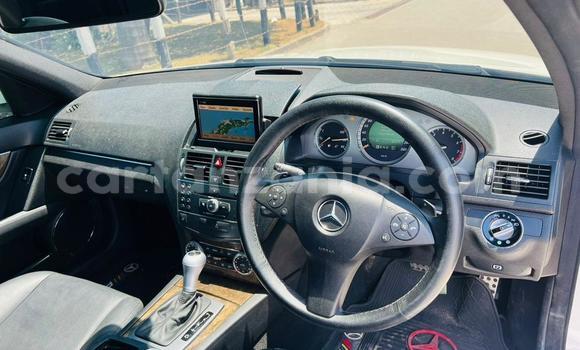 Nunua Ilio tumika Mercedes-Benz C-Classe Nyeupe Gari ndani ya Dar es Salaam nchini Dar es Salaam Nunua Ilio tumika Mercedes-Benz C-Classe Nyeupe Gari ndani ya Dar es Salaam nchini Dar es Salaam